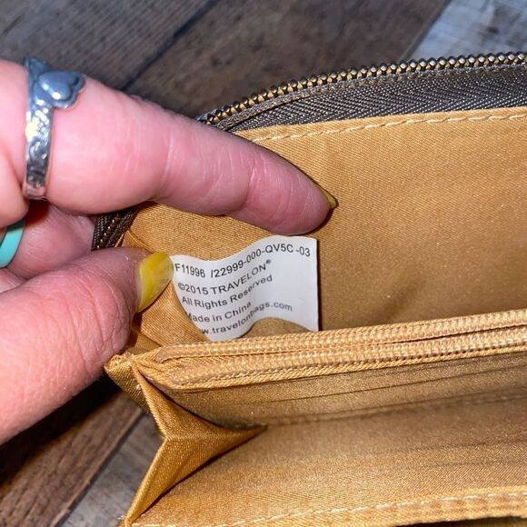 Women's XSDepot Travelon Rfid Blocking Pleated Wallet - Picture 7 of 9